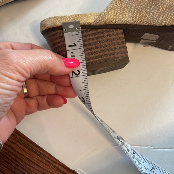 Chinese Laundry Coop women’s mules champagne gold shimmer small heel size 7.5 - Picture 10 of 14